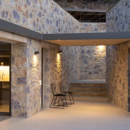 فيلة Kechria Bay